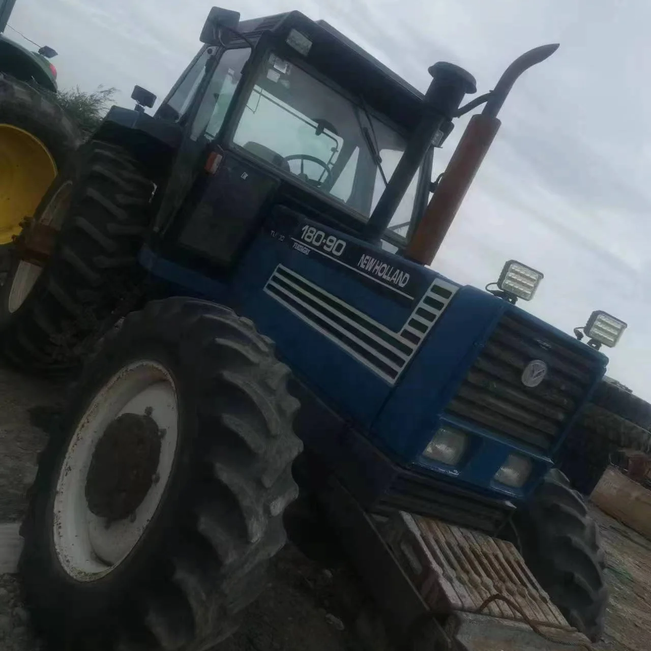 Kullanılmış Holland Fiat 110-90 180-90 Kompakt Tarım Traktörü