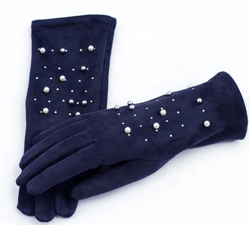Женские зимние перчатки из искусственной замши с отделкой жемчугом и стразами
