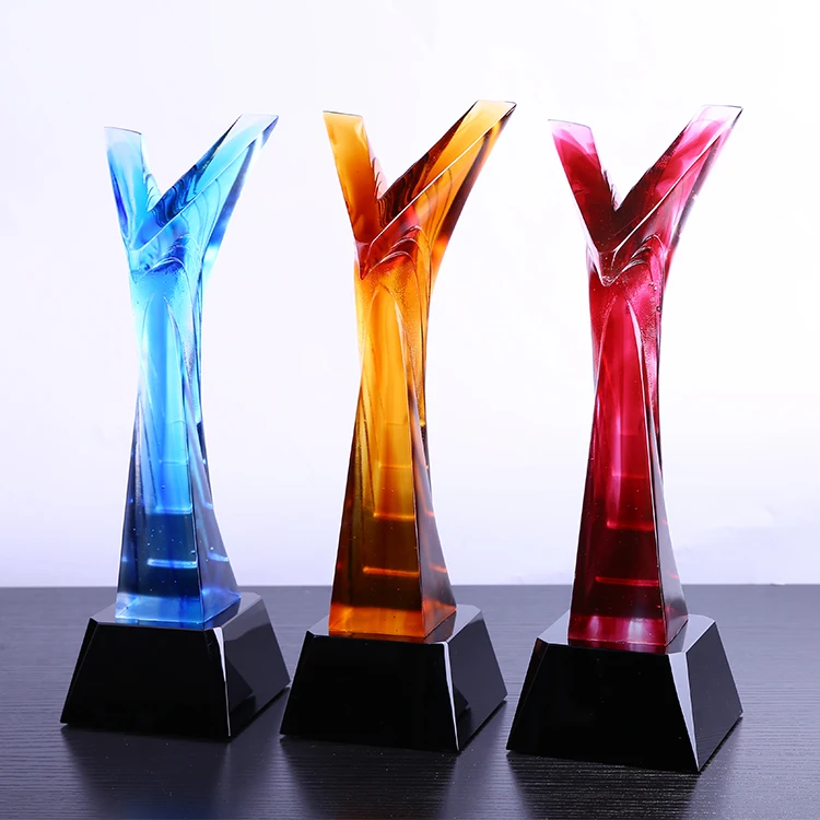 Small Bridge Minimum Order High Quantity Eagle Home Decoration Promotional Gifts Blank Business Award Trophy With Box manufacture