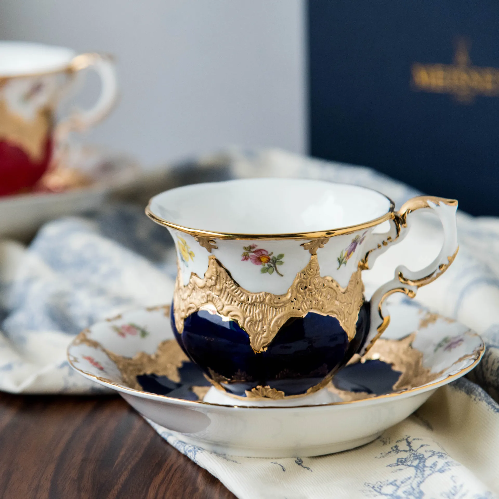 Luxury Hand Painting Real Gold Tea Cups Set Royal Handmade Tea Cup And