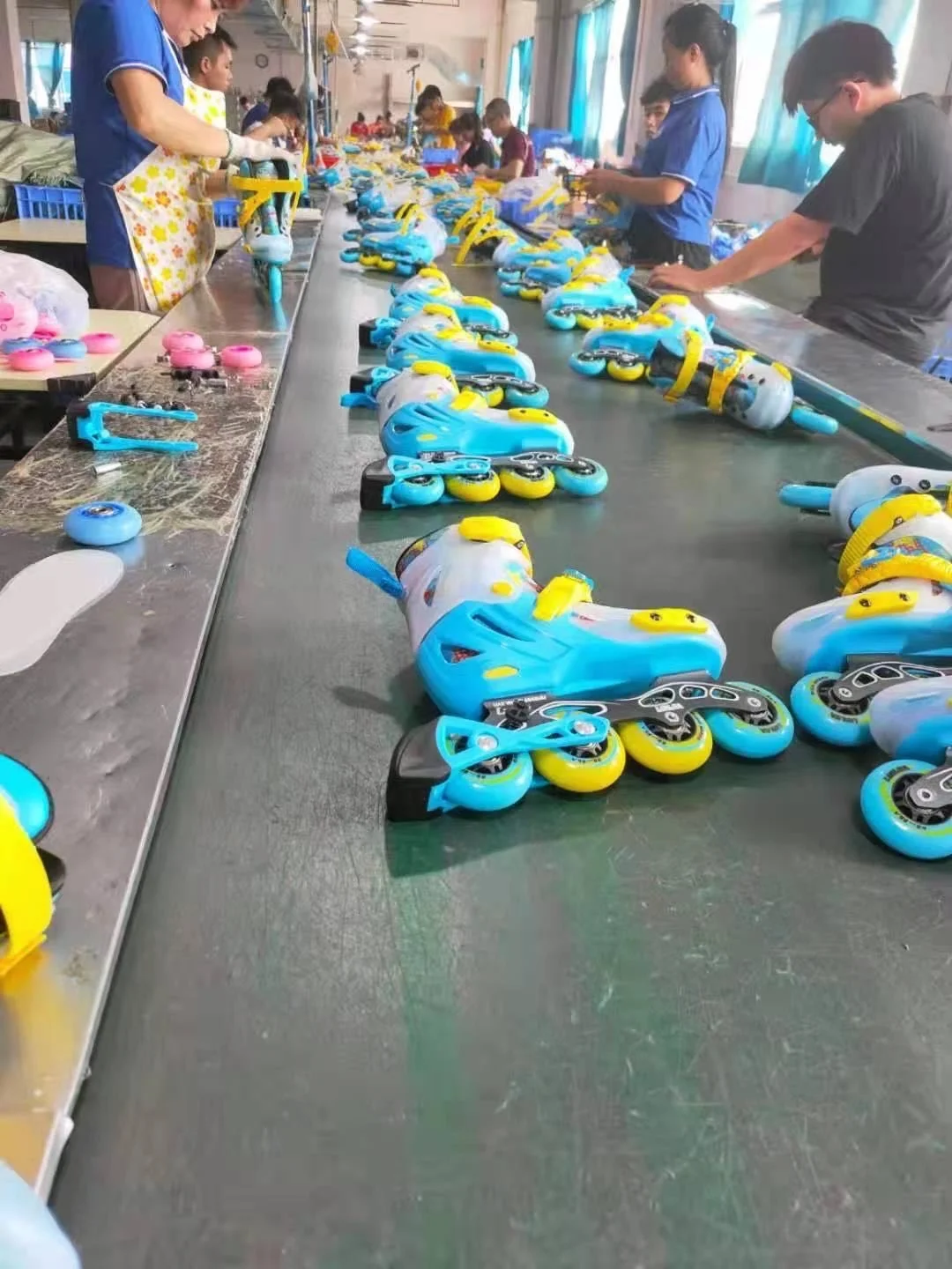 YSMLE Junior Hard Boot CNC Frame Skates Slalom Adjustable Patines 4 Ruedas Flashing Roller 4 Wheels Inline Skate Shoes for Kids