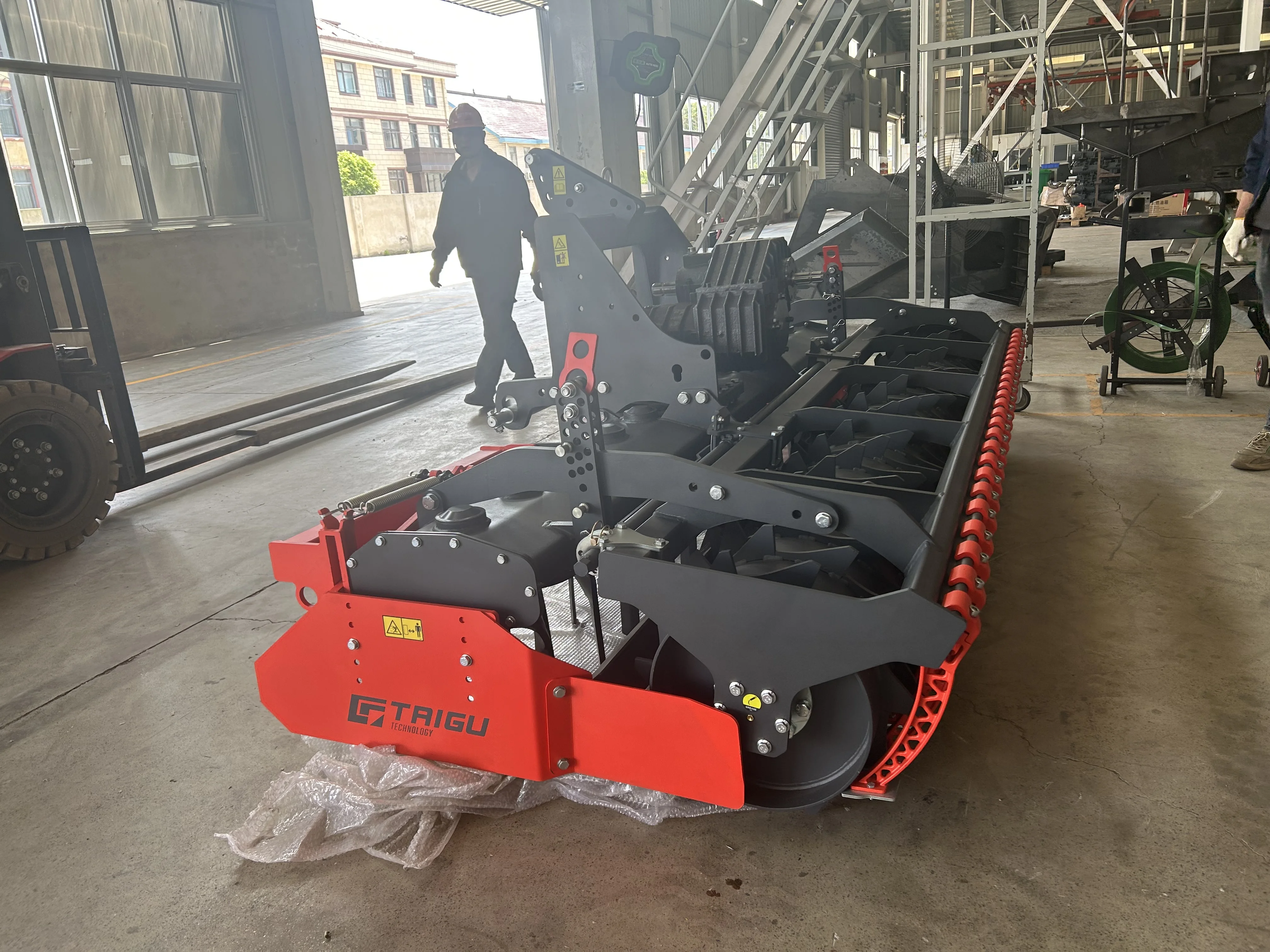 Power Driven Harrow Agriculture Machine Power Driven Harrow Rake Soil Land  Power- Driven  Rotary  Raker Machine