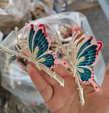2025 New Style Color butterfly Metal Plating Painted Hair Claw Clip for Women Decorative Butterfly Ponytail Hair Claw Party Made