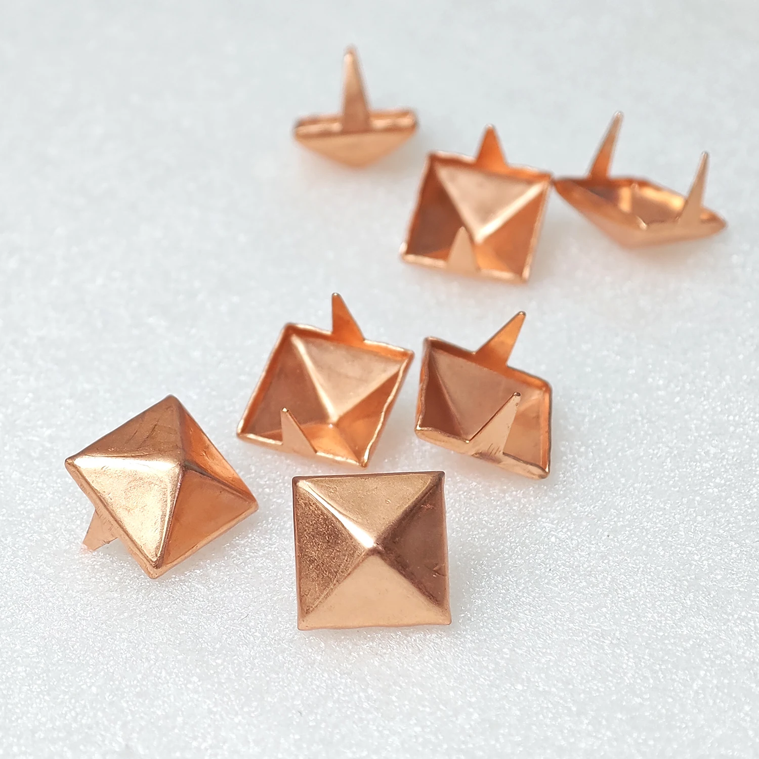 10000 предметов украшение одежды два когтя заклепки для обуви аксессуары ногтей пирамида квадратная металлическая 5 пакетов форма пирамиды на заказ