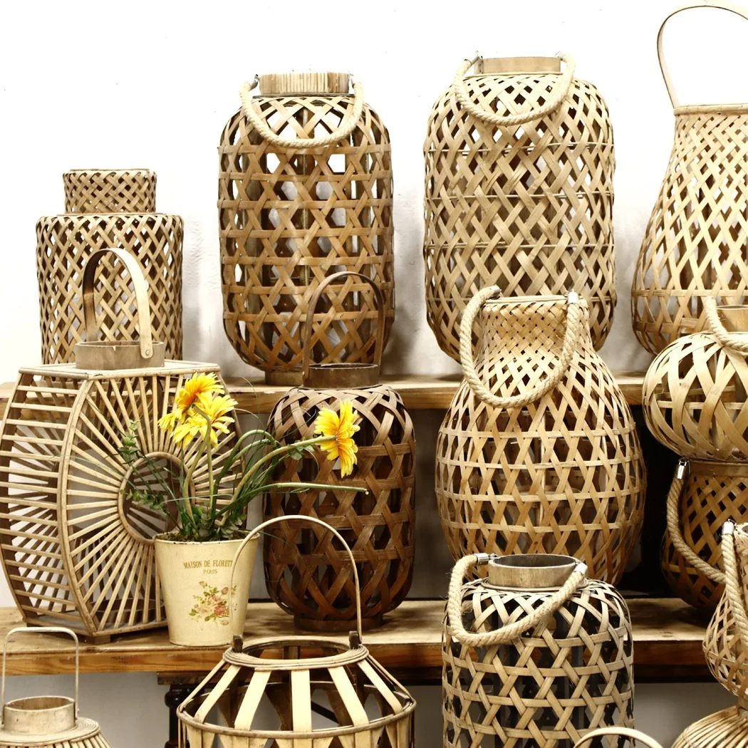 Rustic Style Handmade Bamboo Lantern Retro Portable Rattan Lantern for Home decoration