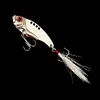 Anzuelo triple plateado con pluma.