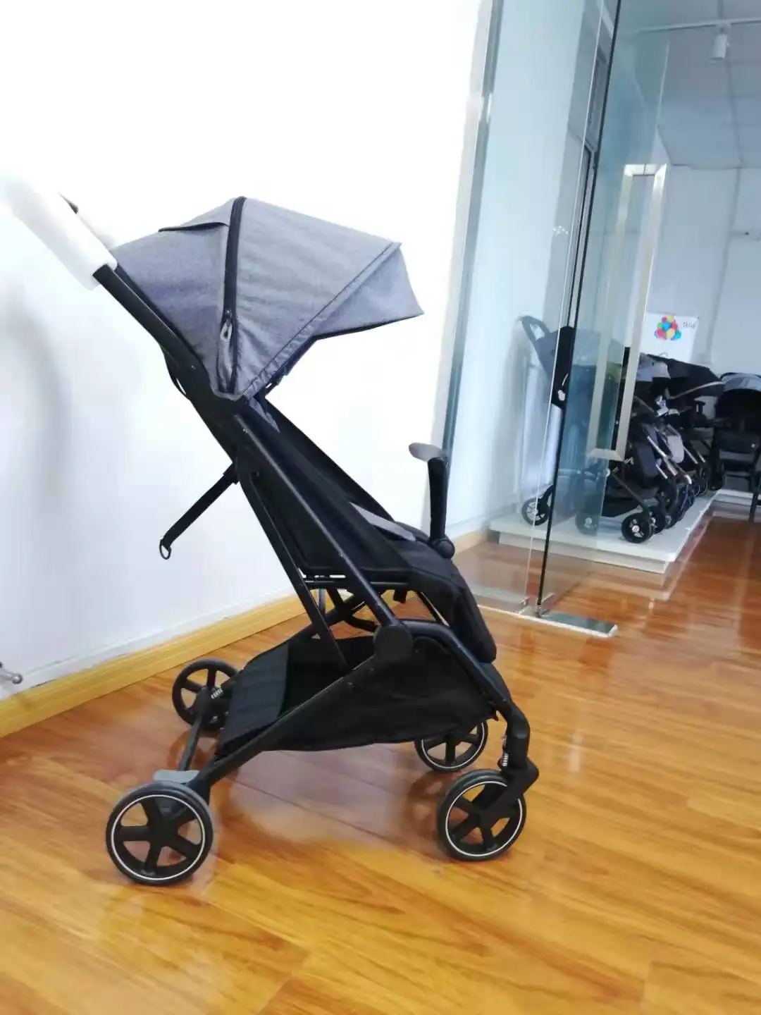 零售销售汽车折叠轻型智能中国工厂价格婴儿手推车助行器转运车婴儿车