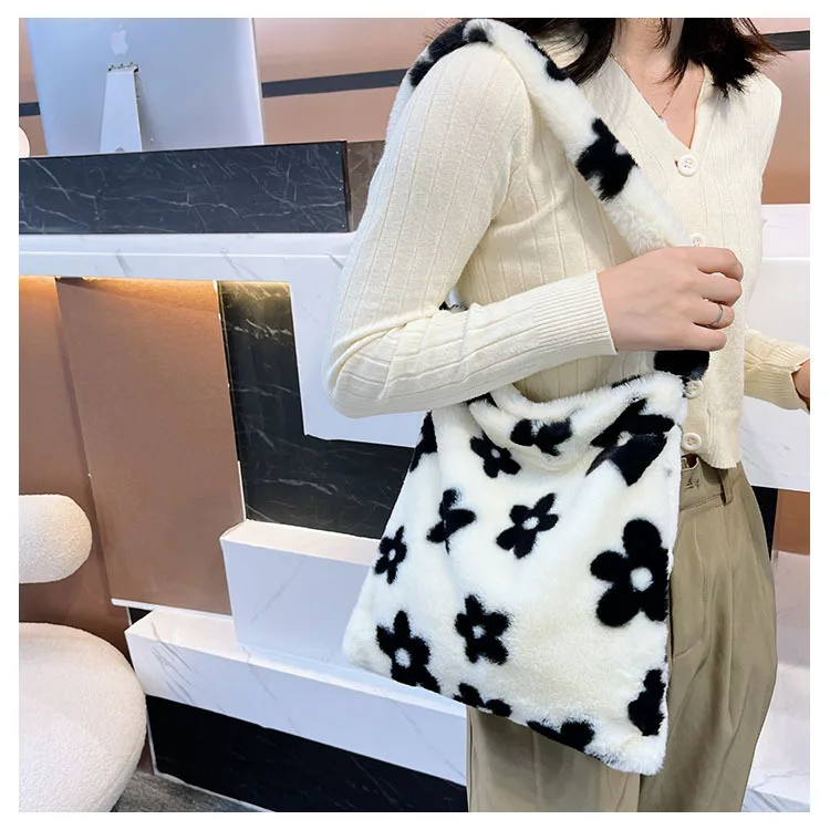 Bolso Bandolera De Felpa De Gran Capacidad Para Estudiantes Universitarios, Bandolera Con Flores De Estilo Coreano,2022 - Buy Bolsas De Mensajero,Bolso  De La Flor,Flor De Bolsa Product on Alibaba.com