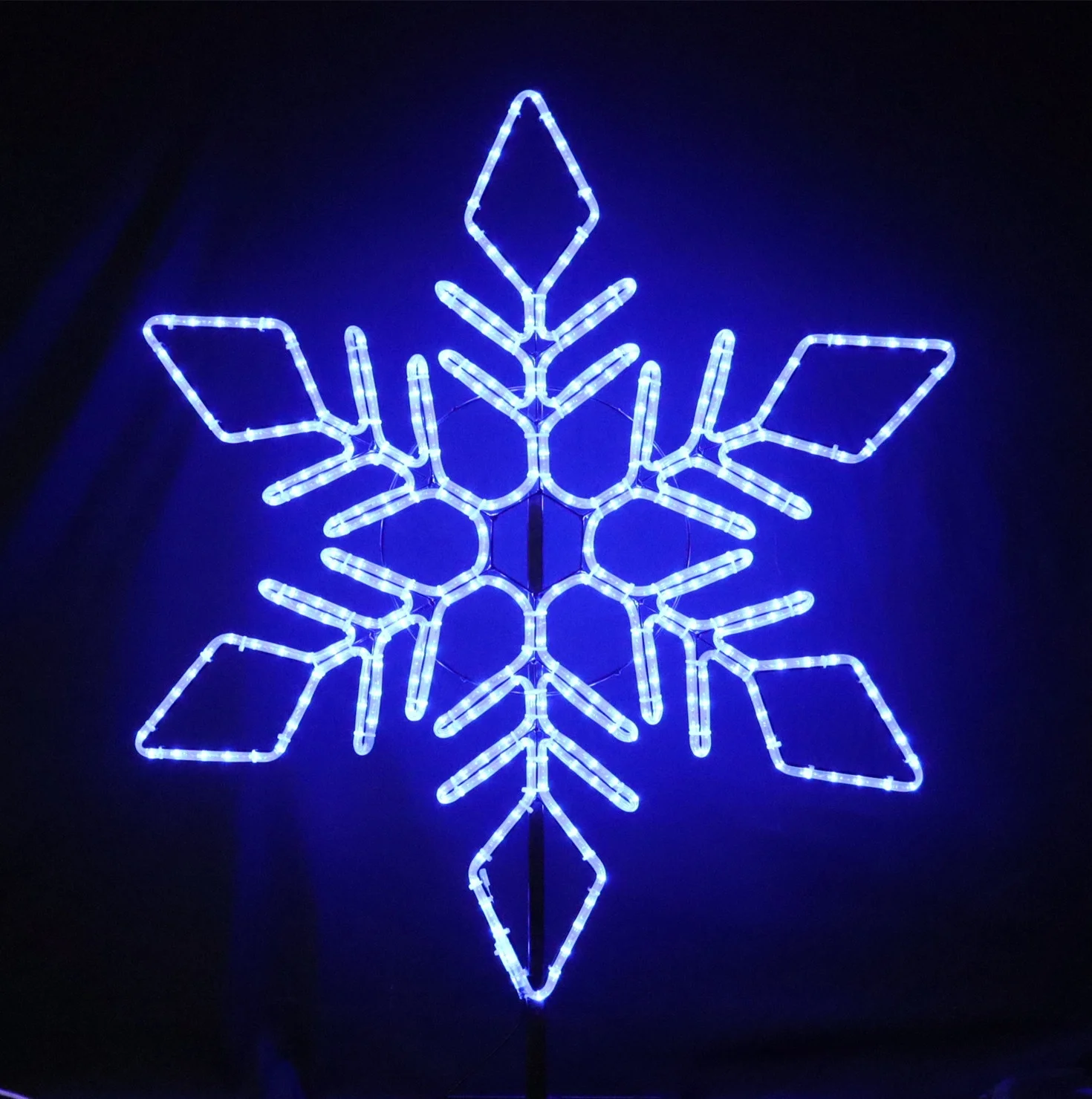 Огненная снежинка. Светодиодные снежинки. Снежинка на солнце. Пылающая снежинка. Огонь и снежинка.