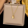 Ciondolo a forma di lingotto d'oro su collana in acciaio inossidabile