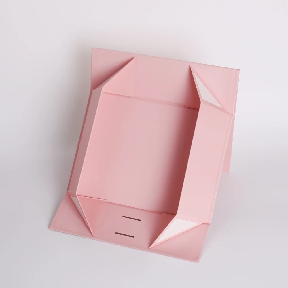 Aangepaste magnetische klappelijke omslagdoos van golfkarton met reliëfbedrukking, mat laminering en gerecycleerde materialen voor kleding