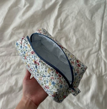Custom Quilted French Floral Makeup Bag Retro Country Style with Polka Dot Lining for Skin Care Product Storage