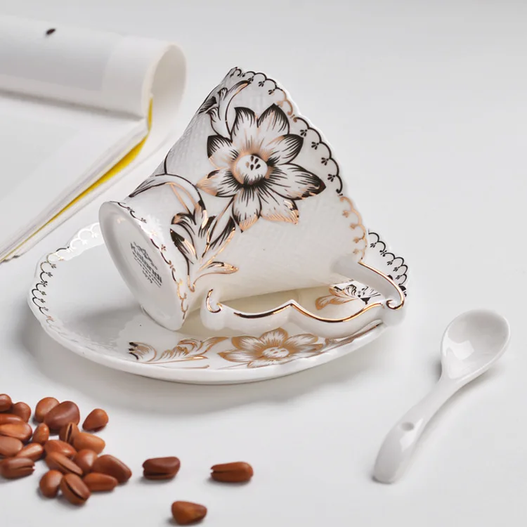 Первоклассный аутентичный Европейский послеобеденный чай Ретро Повседневная керамическая простая кофейная чашка костяная китайская блюдце набор с логотипом на