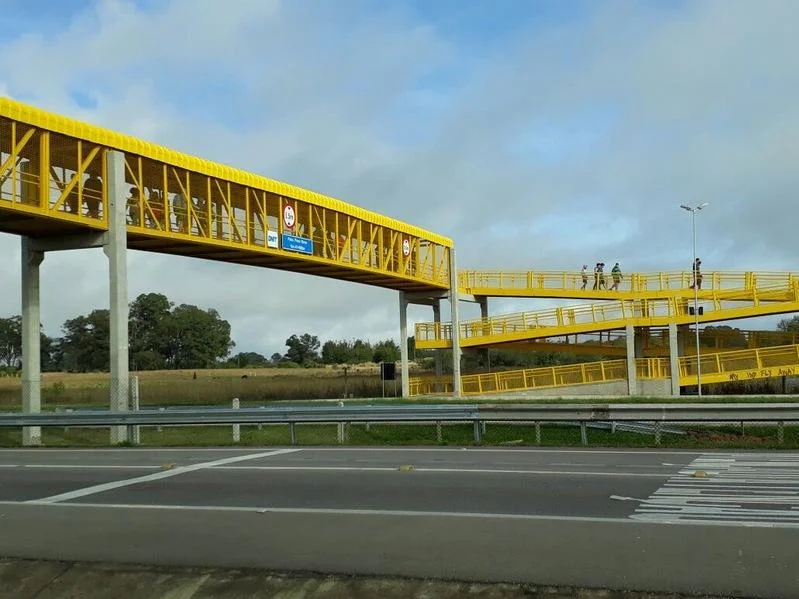 Prefab Steel Structure Overpass Pedestrian Bridge Glass Canopy Steel Overhead Bridge