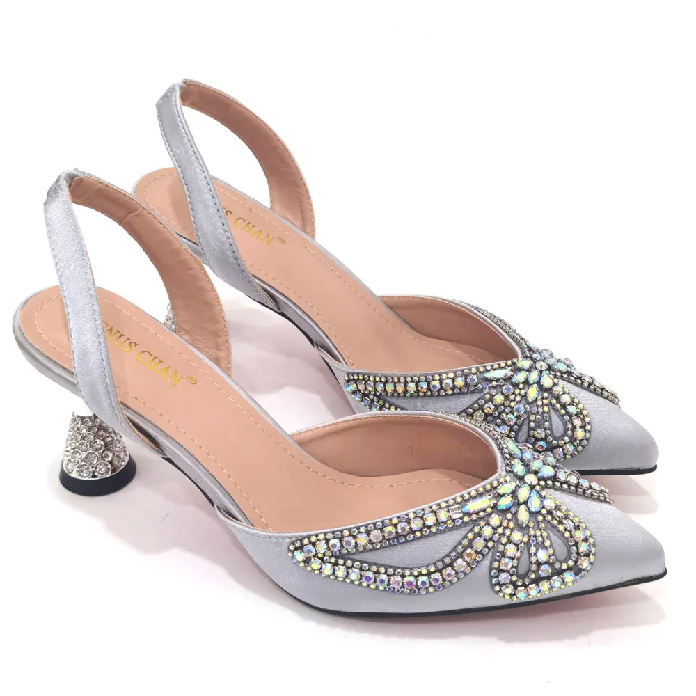 Stylish women's pointed rhinestone sandals with a matching square box bag - shoe bag combo set. High-quality, fashionable and durable accessories for women