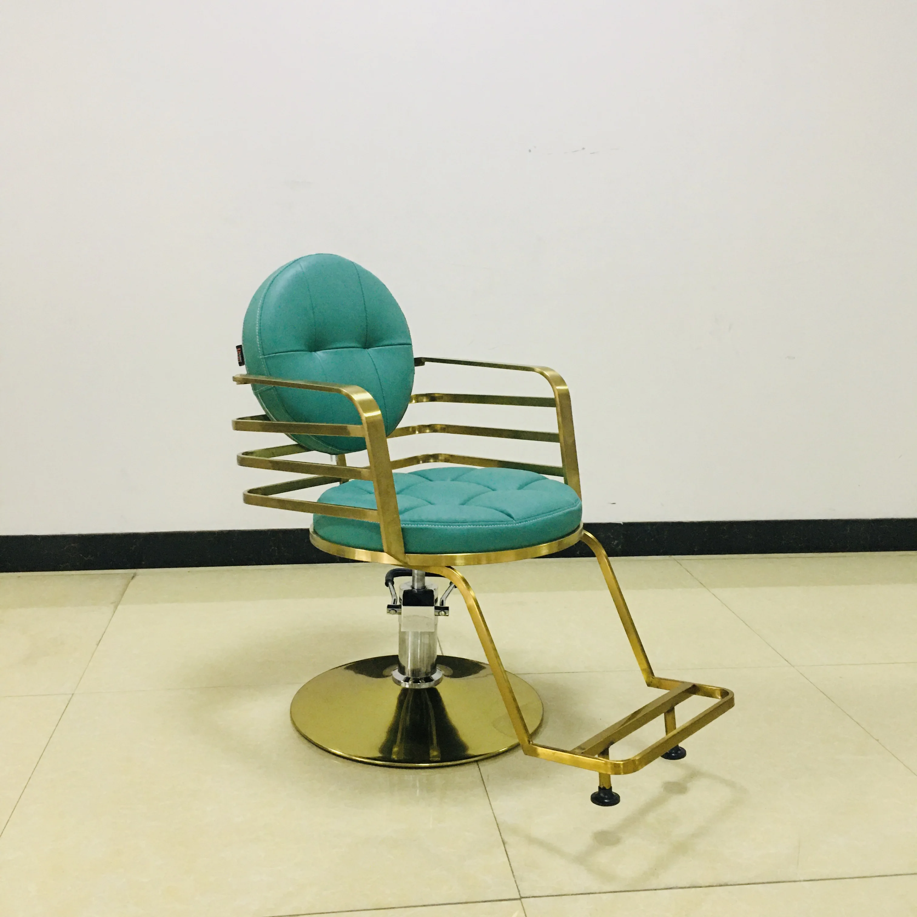 Luxury Beauty Hair Salon Gold Metal Frame Barber Chair Adjustable