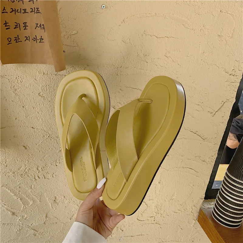 Hotsale Korean Style Guangzhou Cute High Cushion Platform Sandal Flip Flops  Chunky Fluffy Pu Flip Flops for Woman