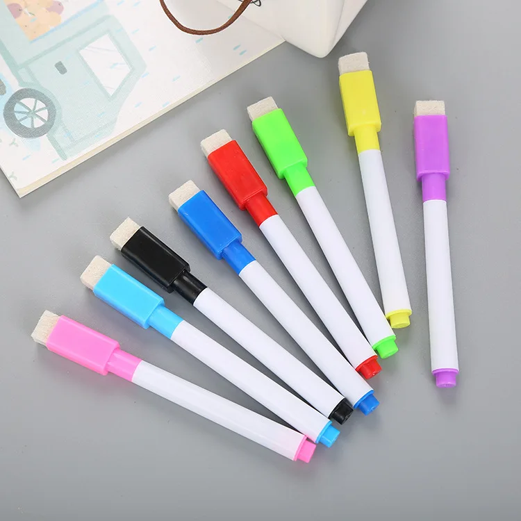 Kindermarkers met magnetische, gemakkelijk uitwisbare waterverftechniek voor tekenen en schrijven op een whiteboard._voghion.com