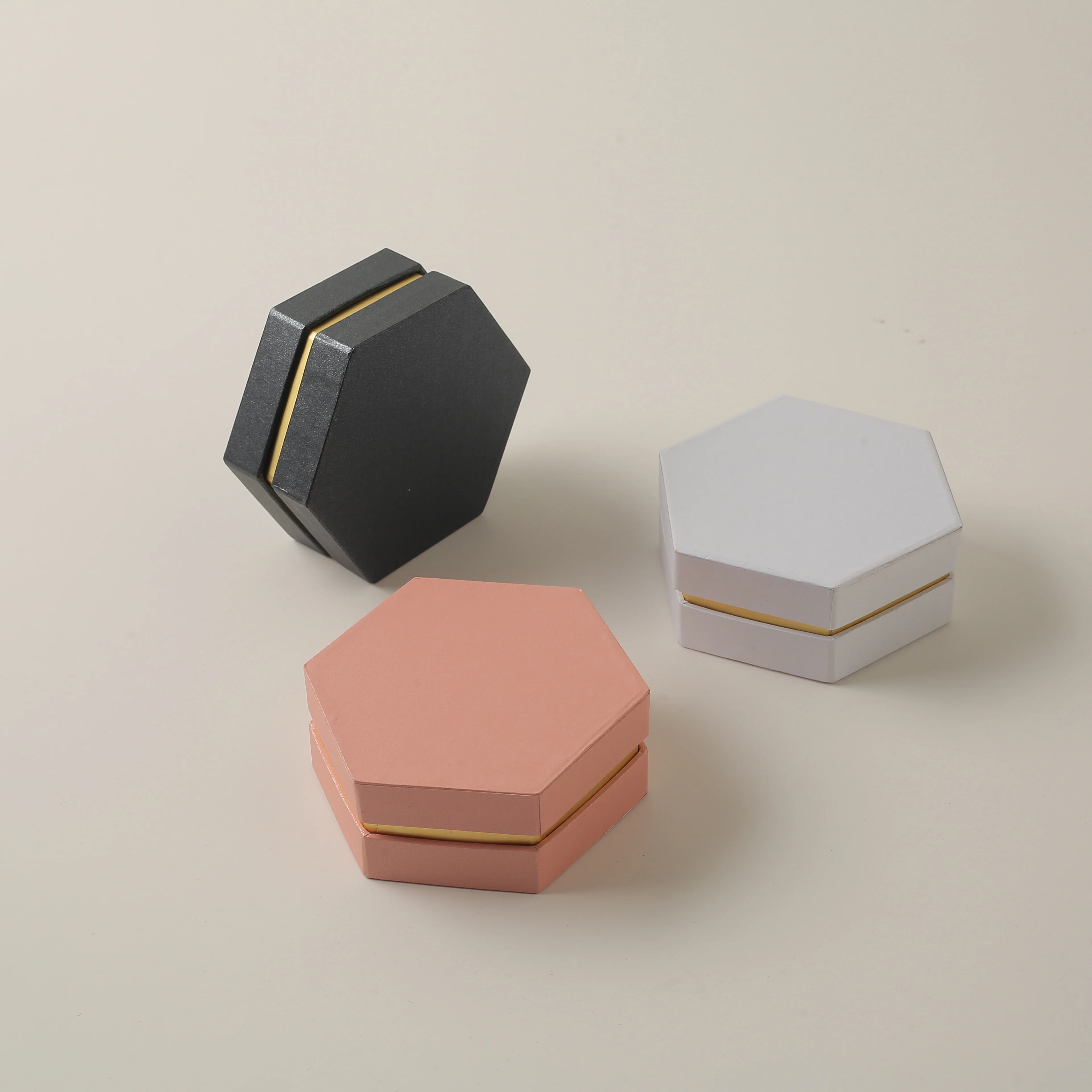 Boîte De Collier De Fiançailles De Mariage Hexagonale De Luxe, Nouveau Design, Emballage De Bijoux En Tissu Suédé