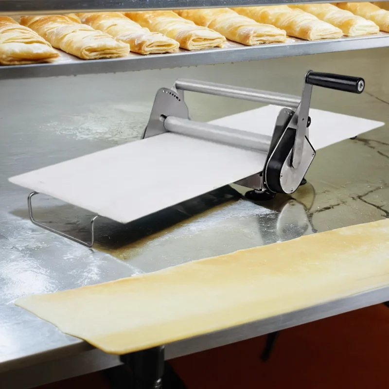 A Bakery Bread Mini Tabletop Croissant Hand Table Top Small Manual Dough Sheeter Roller Machine for Pastry Dought Price Home Use
