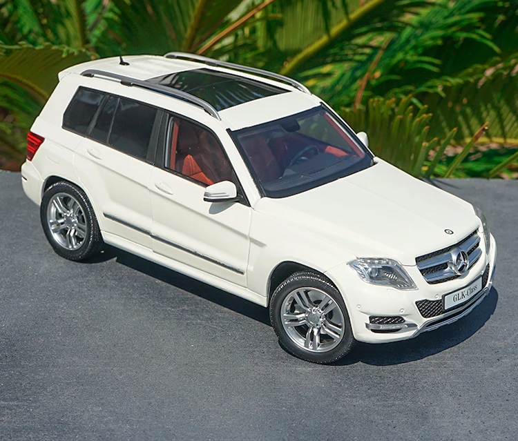 Zhengfeng 1/18 Diecast Alloy Model Car - GTA GLK 300 SUV