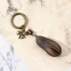1699 Sword Fruit include un accessorio da appendere