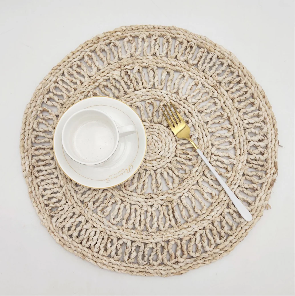 Guangzhou tableware accessories round corn bran table mat woven charger plates