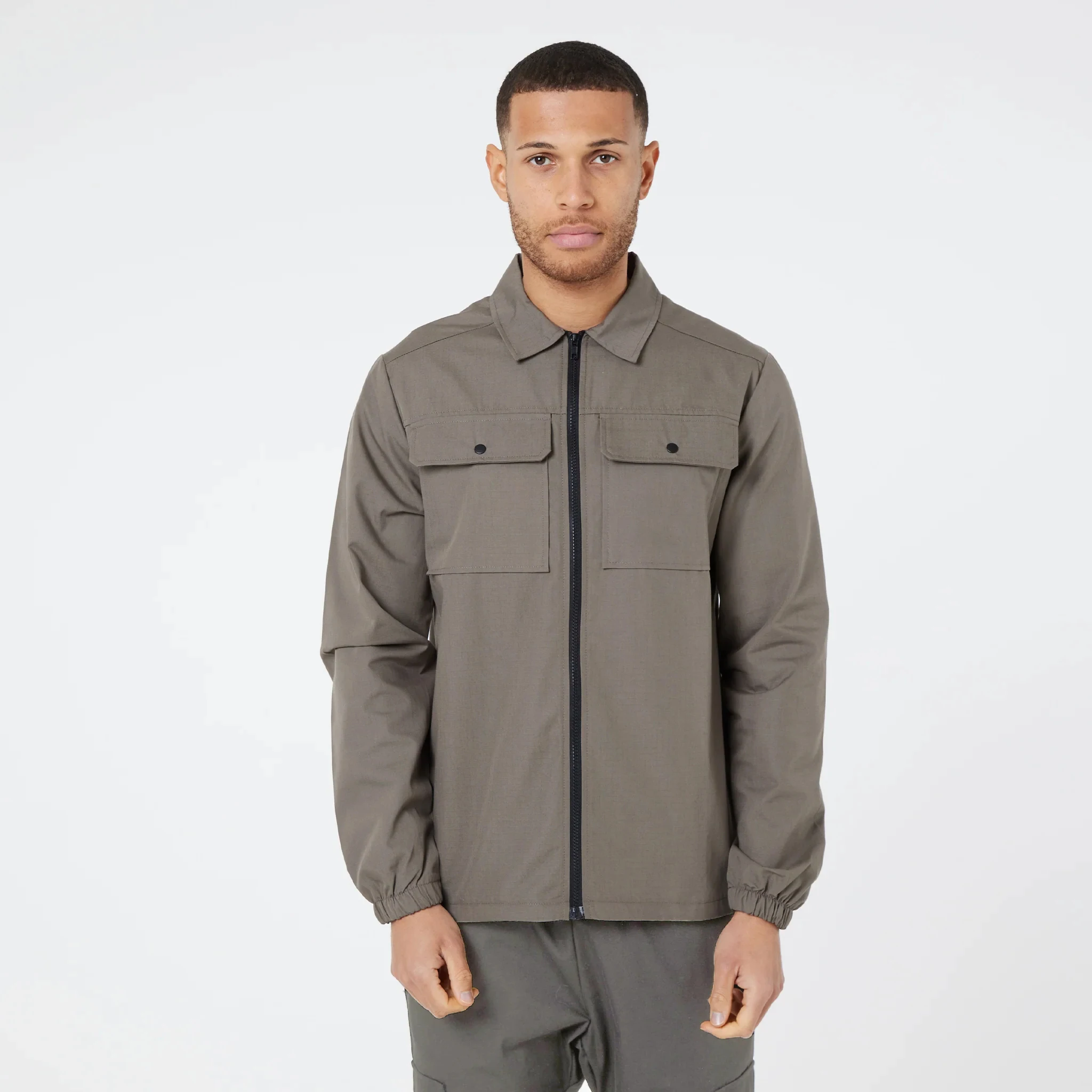 Customize Men Woven twill fabric in center zipper and flat patch pockets style Utility Overshirt jacket_voghion.com