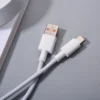 Câble blanc