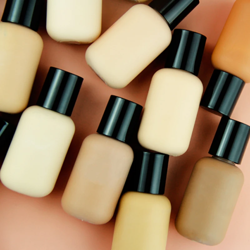 Фирменная матовая основа под макияж с логотипом вегана для темной кожи