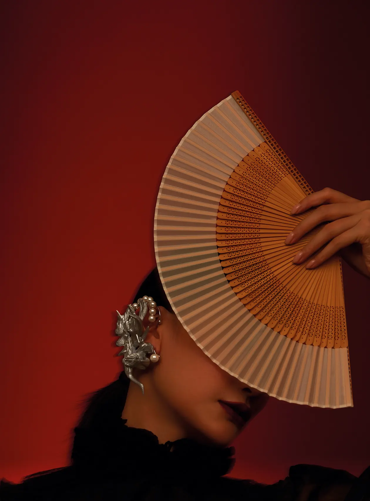 Bsbh 33cm Reflect Light Bamboo Hand Fan Sound Hand Fan Customized Logo