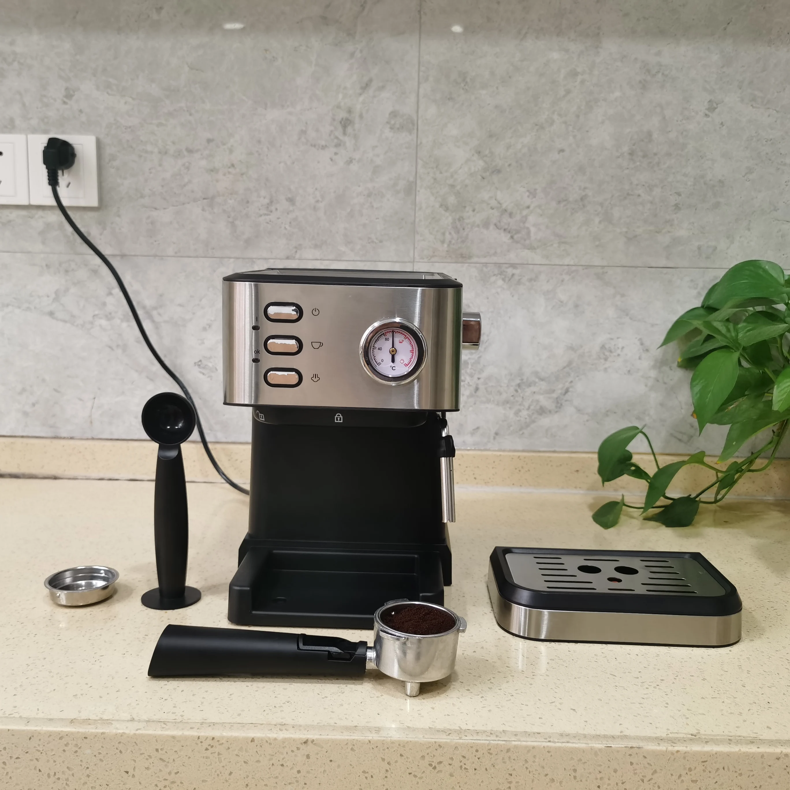 15 Bar High Pressure Italy Ulka Pump 1.5l Detachable Water Tank