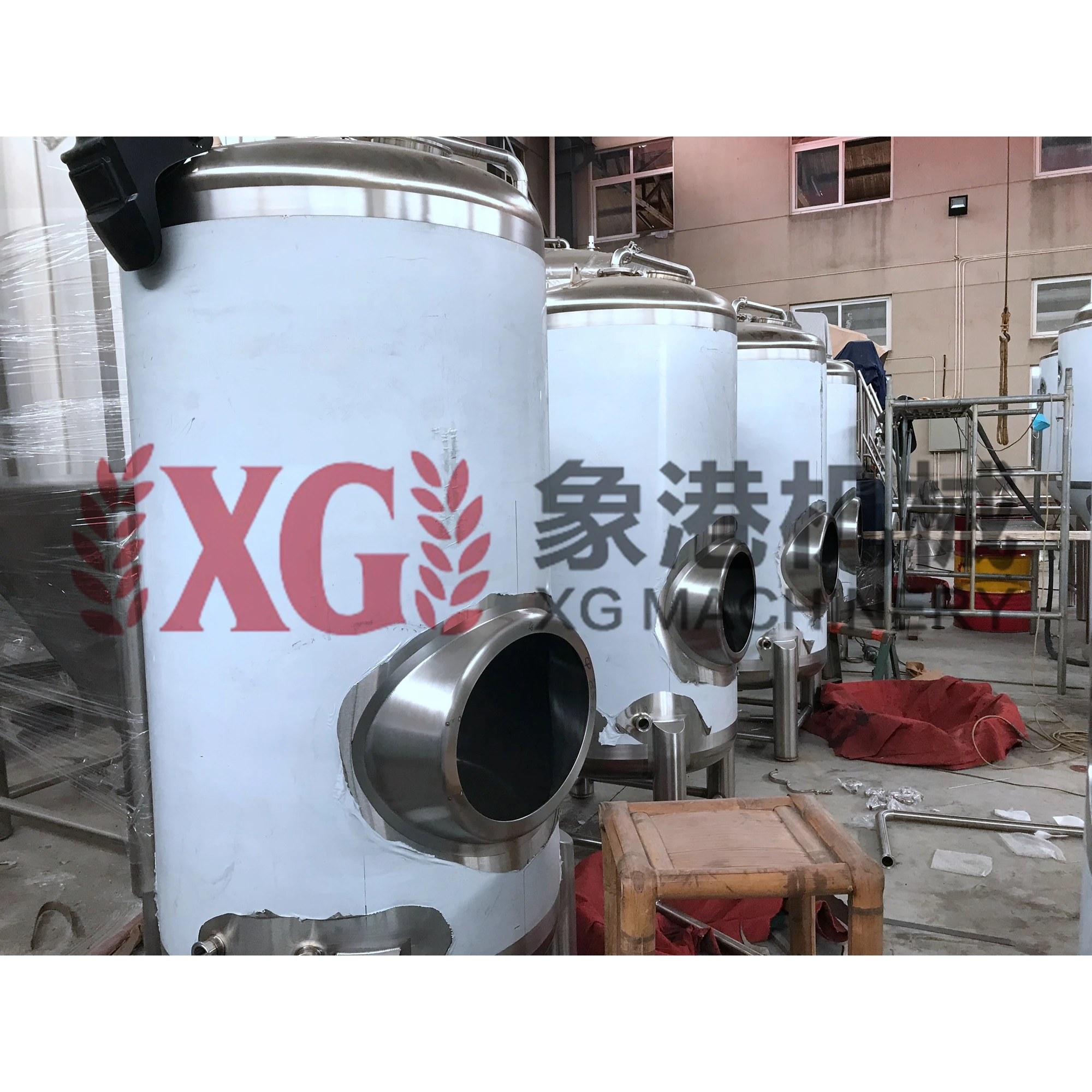 Л Яркий пивной сервировочный резервуар 18HL 15BBL однослойный горизонтальный Штабелируемый SUS