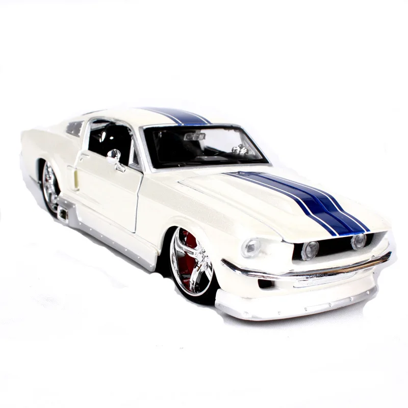 Petite voiture jouet classique Mustang GT modèle et modèle de