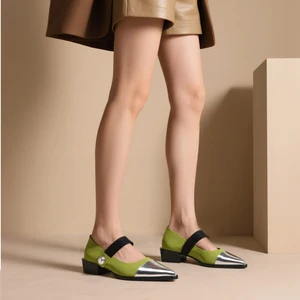 Luxury European-Style Retro Design Women's Single-Pointed Low-Heeled Flat Shoes Comfortable with Thick Patent Leather Heel Base