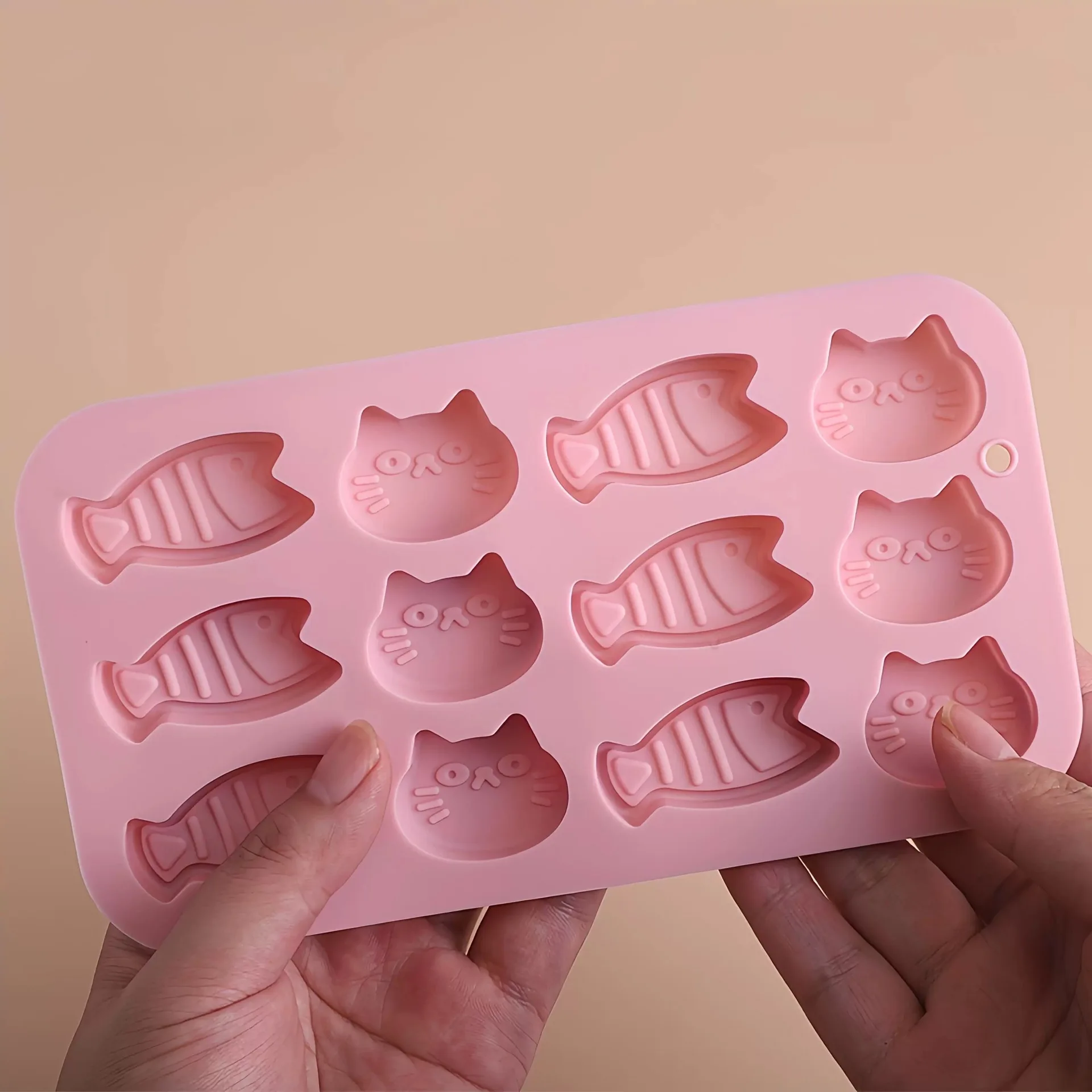 12-Grid Kitten and Fish Shaped Silicone Baking Tools Resin Cake Mold for Chocolate and Cake Decorations factory