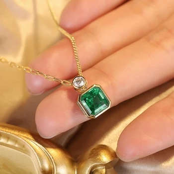 エメラルドグリーンネックレス18KゴールドAu750ピュアゴールド