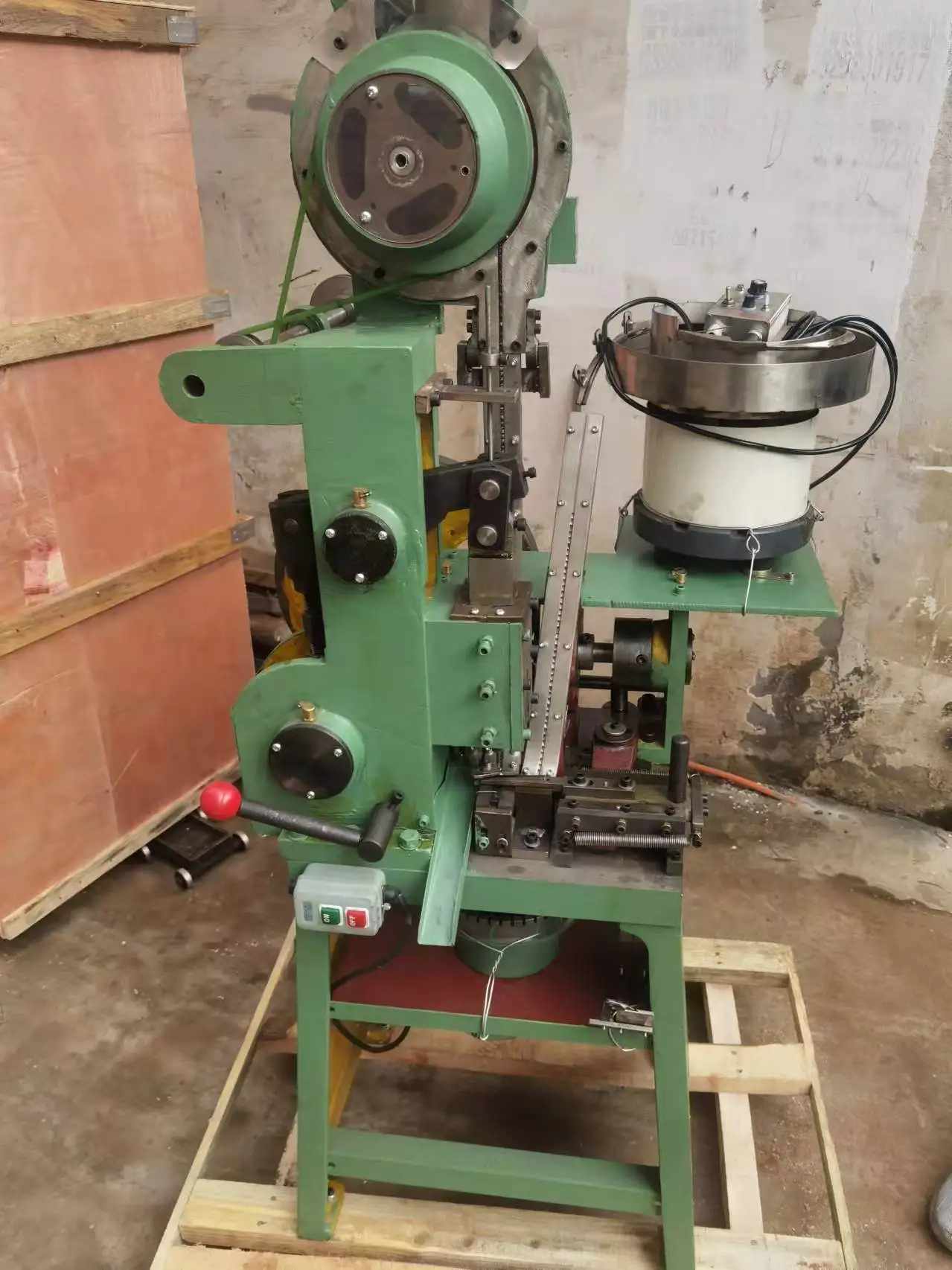 Automatic Snap Button Rivet Making Assembly Machine Automatic