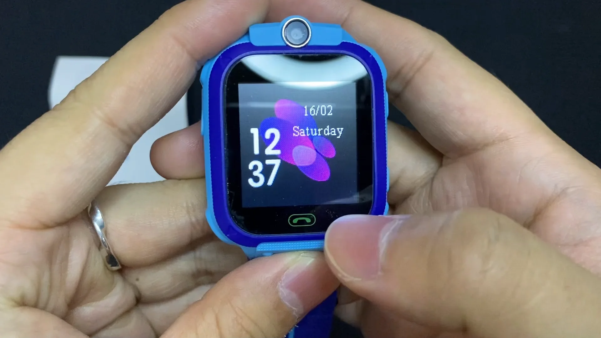 Valdus 2023 Waterproof Sim Card Gps Tracker Bracelet Kids Smart Watch