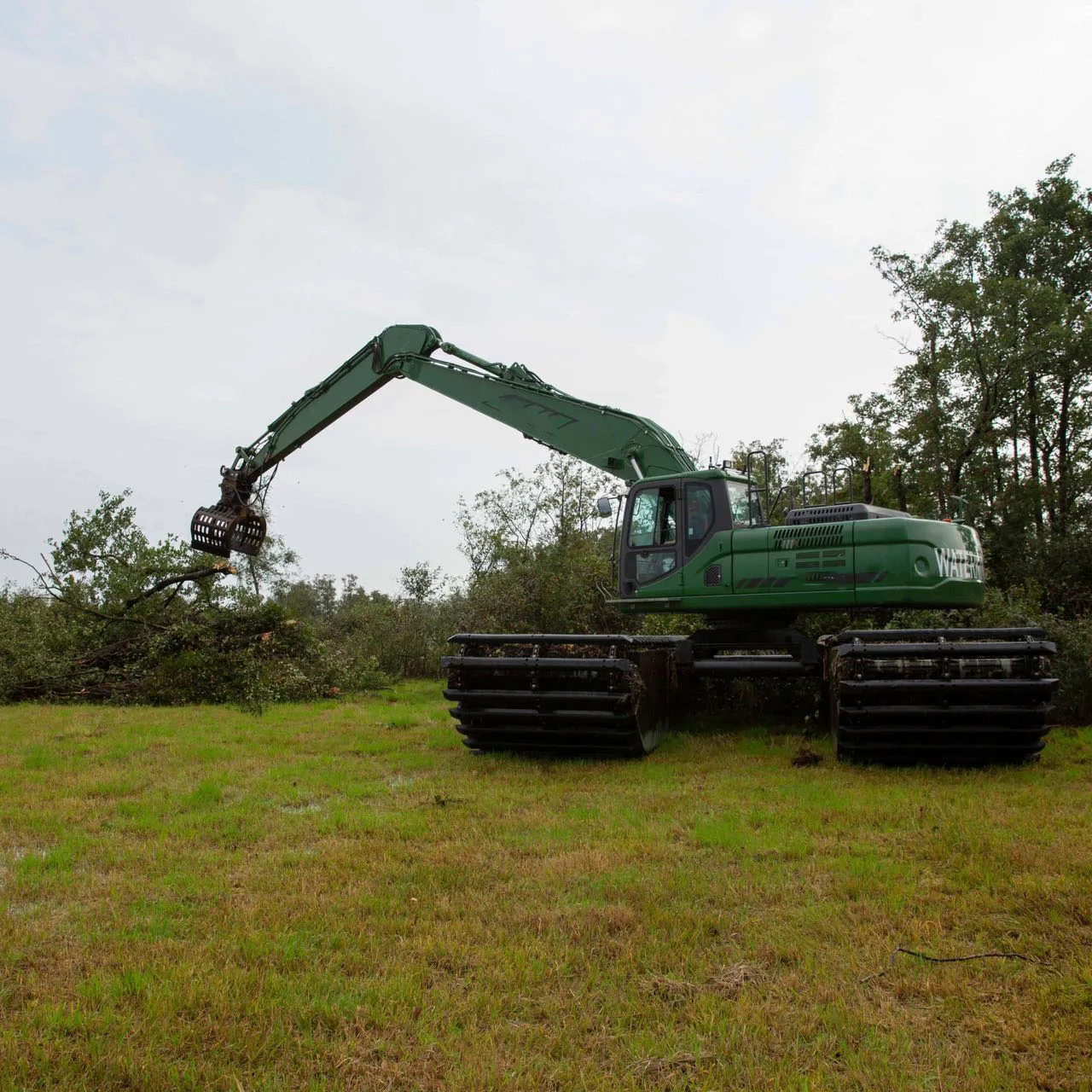 Suction Dredger Amphibious Dredging Excavator  With Cutter Head and Crawler and Floating