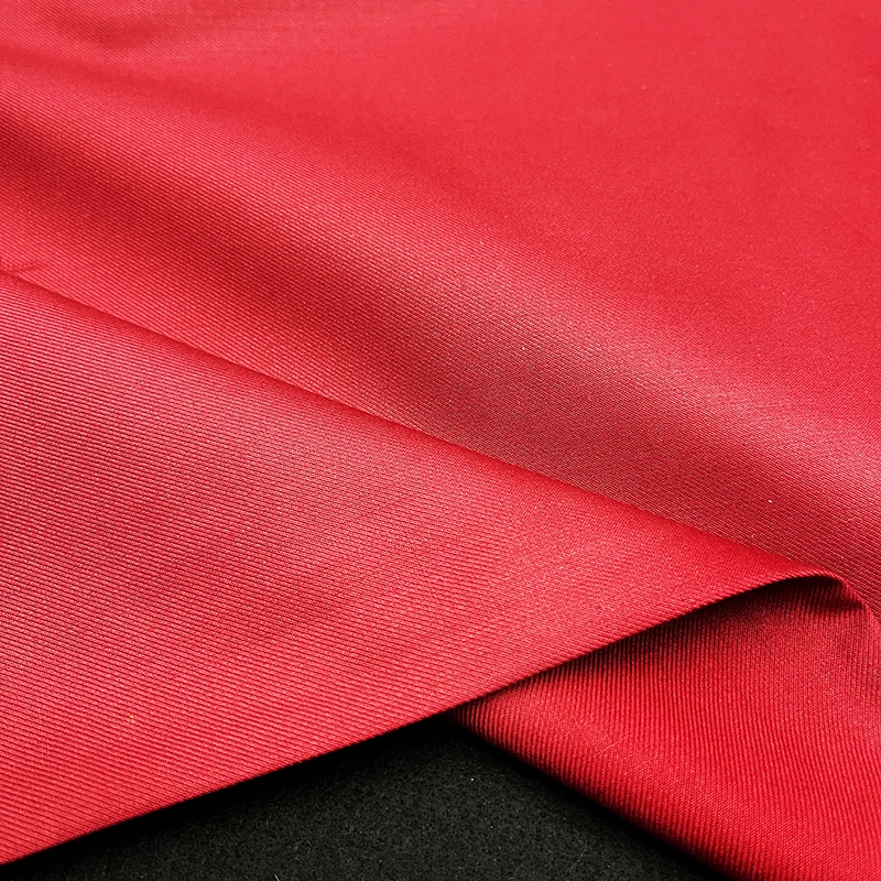 Экологически чистый костюм и блейзер красного