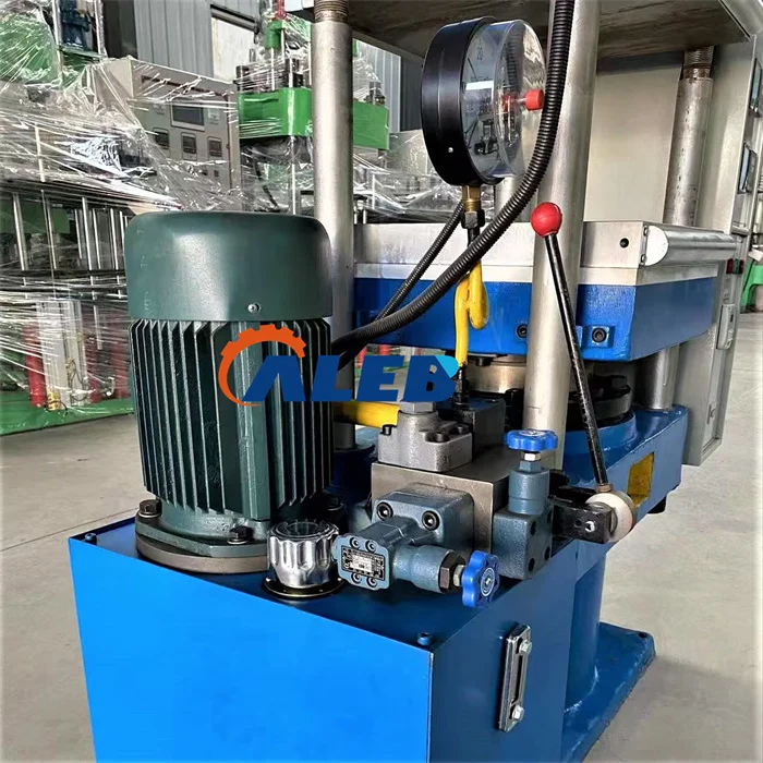 Saving Labor Rubber Boot Making Machine Soccer Ball Vulcaned Machine