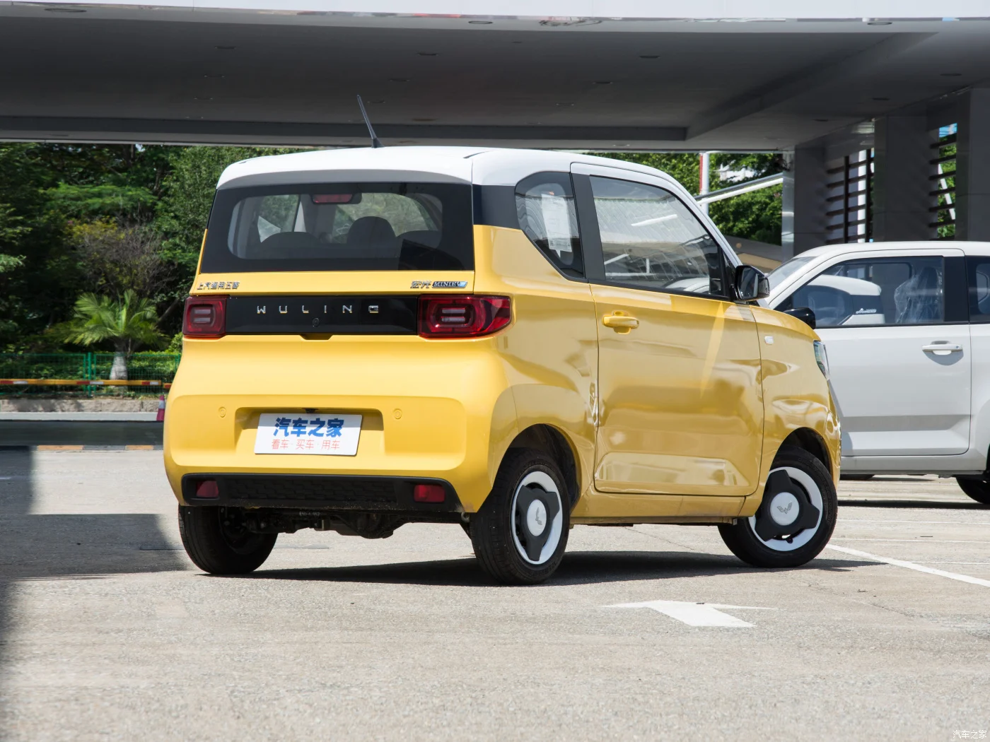 Электромобиль Hongguang Mini ev