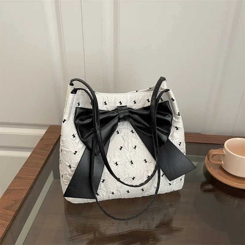 Korean-style Commuting Chic Medium Large-capacity Butterfly Bow Tie Underarm Bag Women Spring 2026 New Fashion Polka Dot Tote