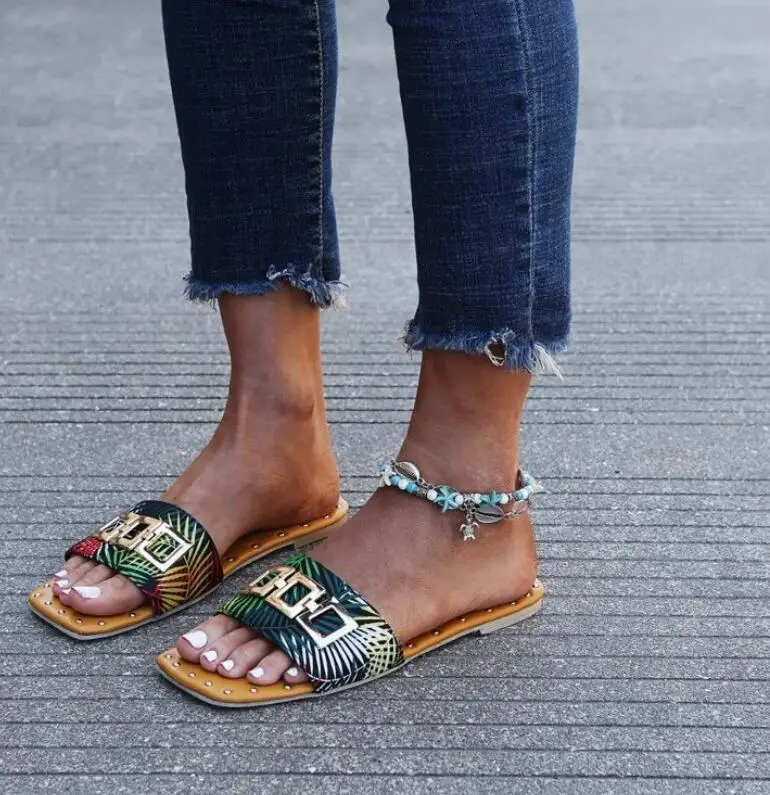Amazon.com: oiangi Sandalias de punta cuadrada para mujer 2021,Moda cadena  de metal transparente zapatillas cómodas sandalias planas : Ropa, Zapatos y  Joyería