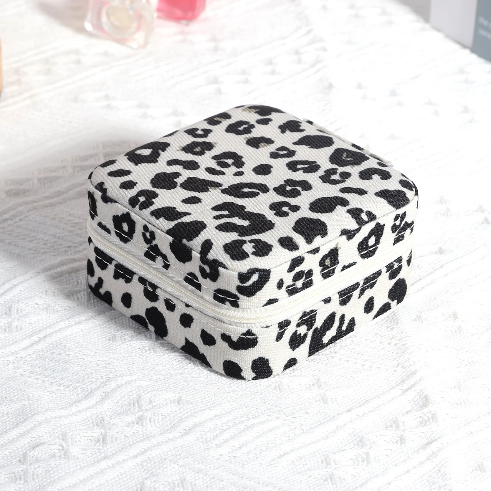 A1 Leopard Print Jewelry Box Portable Velvet Jewelry Packaging Box  Bracelet Earring Ring Jewelry Storage Box joyero organizador