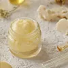 Liquido giallo chiaro/Crema