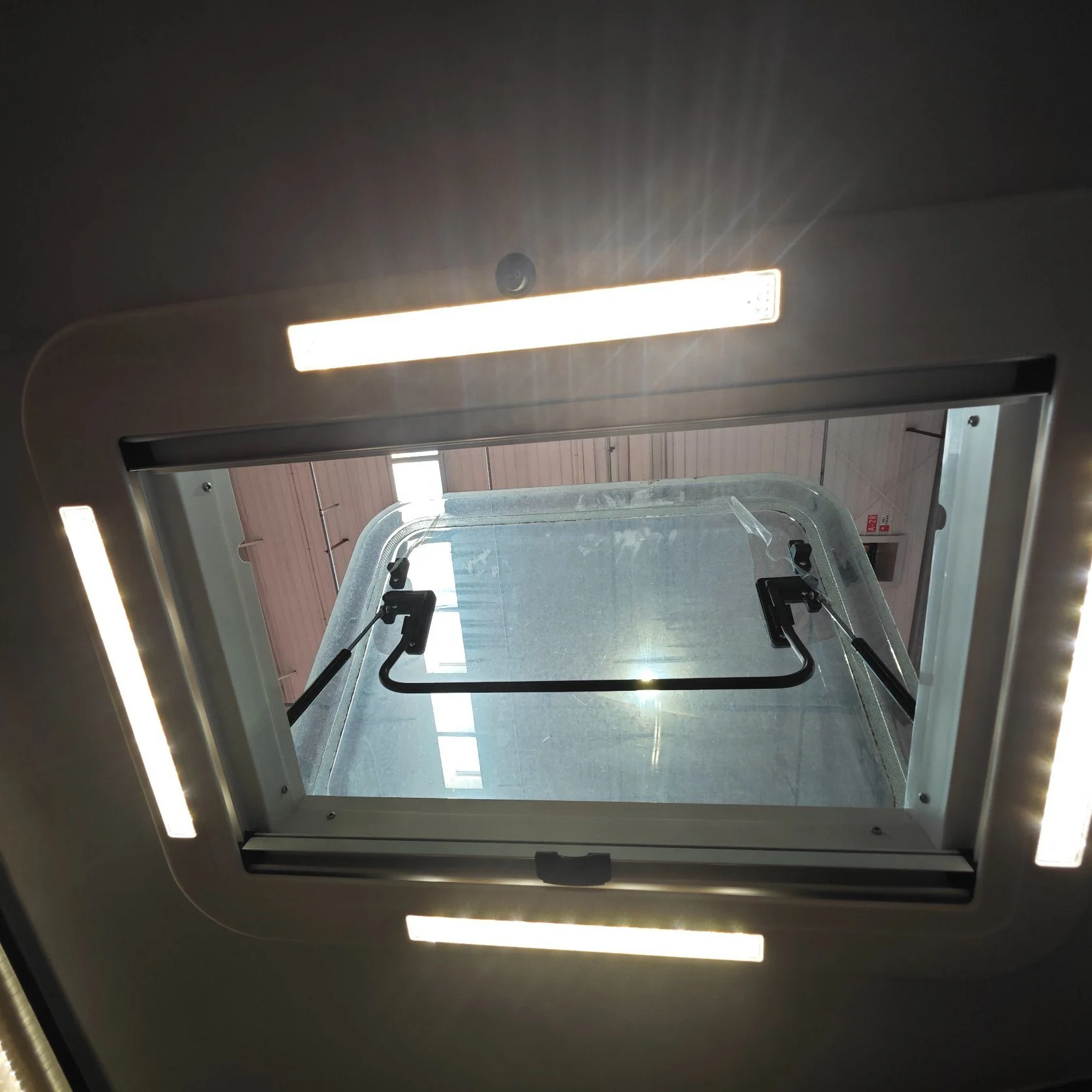 Aluminum Frame Caravan Camper Trailer Sunroof Skylight With Led Lights