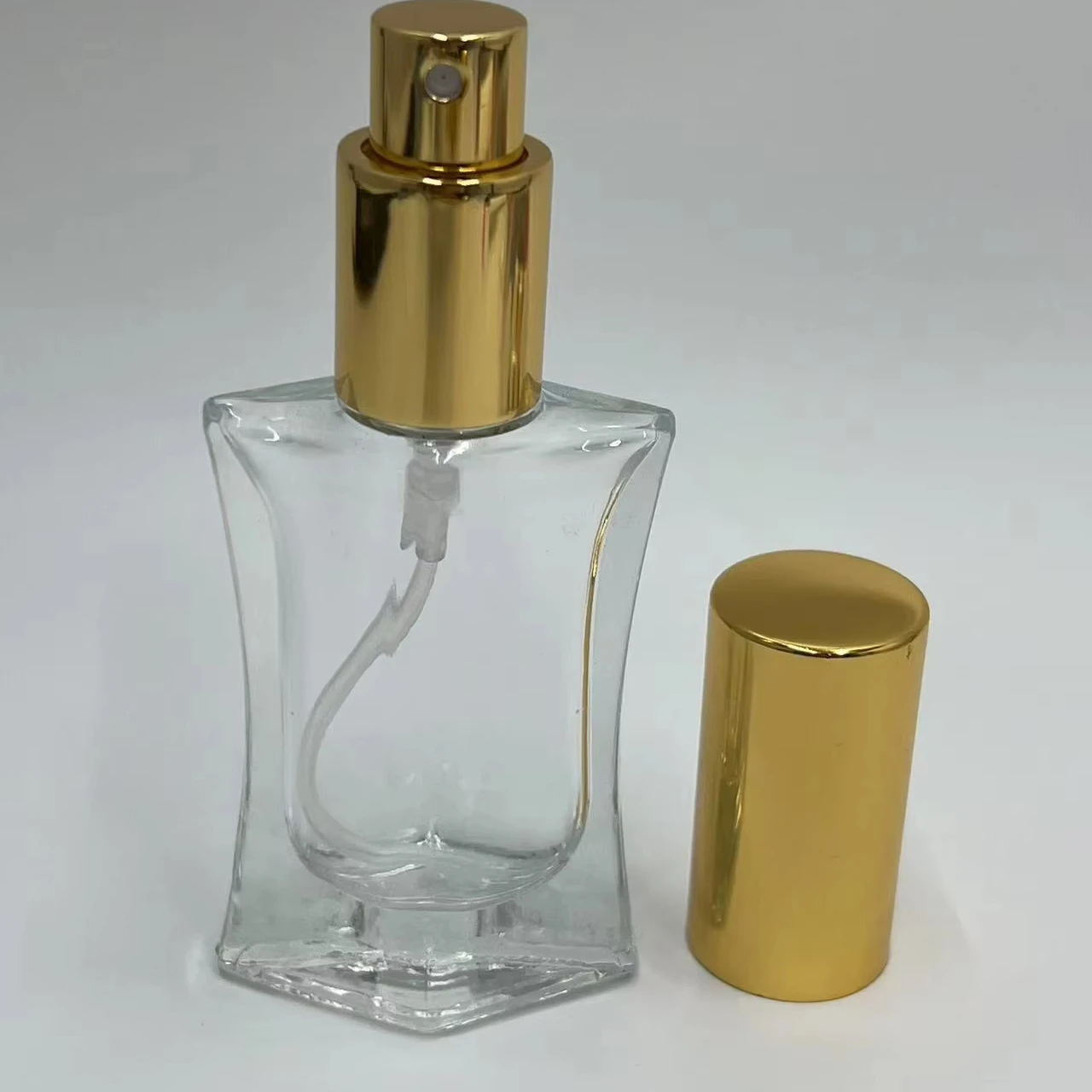 Luxury Empty Square Clear Glass Bottle Gold Screw Cap Recyclable Square Perfume Bottle Custom Logo 30ml/50ml/100ml Hot Stamping