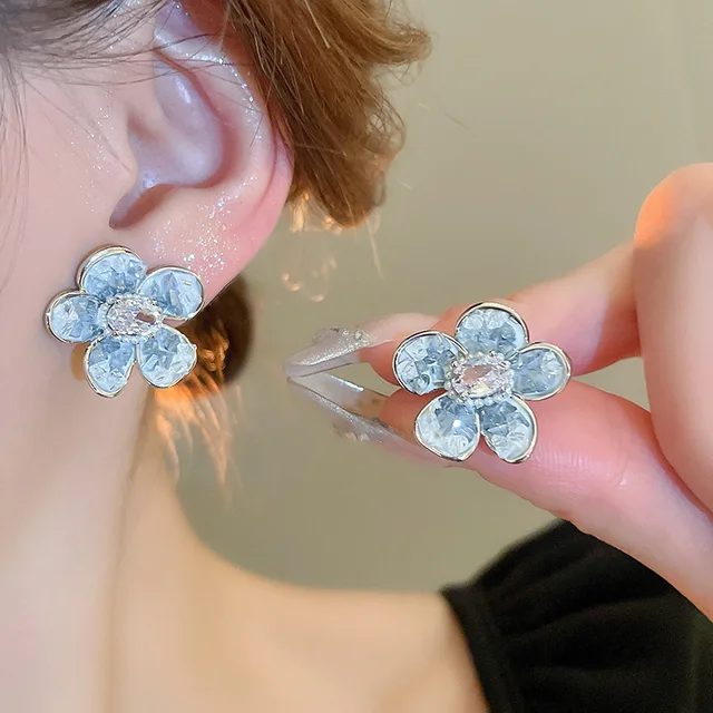 Silver Needle High Grade Crystal Flower French Elegant Light Luxury High Grade Internet Red wholesale Stud Earrings for Women